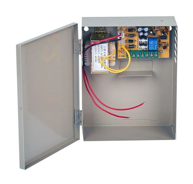 Sz�netmentes t�pegys�g id�z�t�vel, 12V, 5A, f�mdobozban